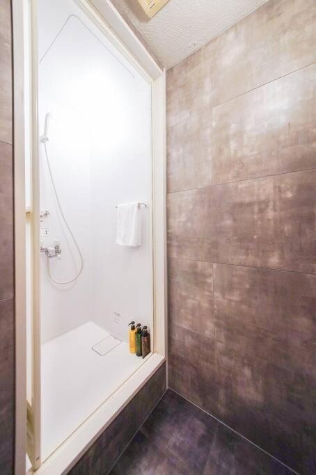 Sanacion Namba 難波千日前の5Ldk120平米 駅徒歩2分 広々バルコニーでバーベキューも可能 Apartment Osaka Bagian luar foto
