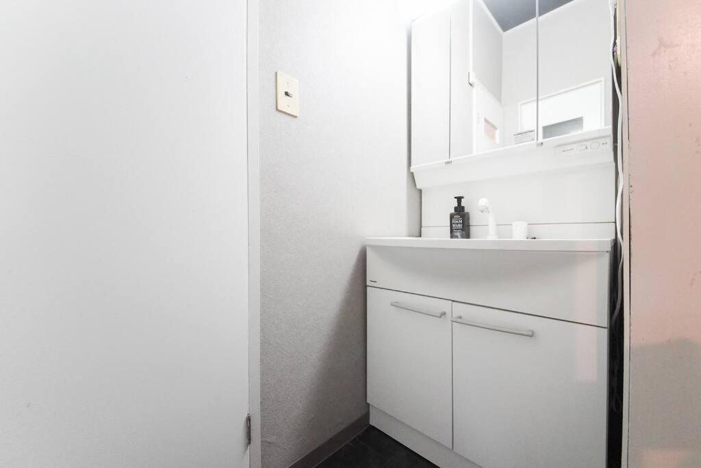 Sanacion Namba 難波千日前の5Ldk120平米 駅徒歩2分 広々バルコニーでバーベキューも可能 Apartment Osaka Bagian luar foto