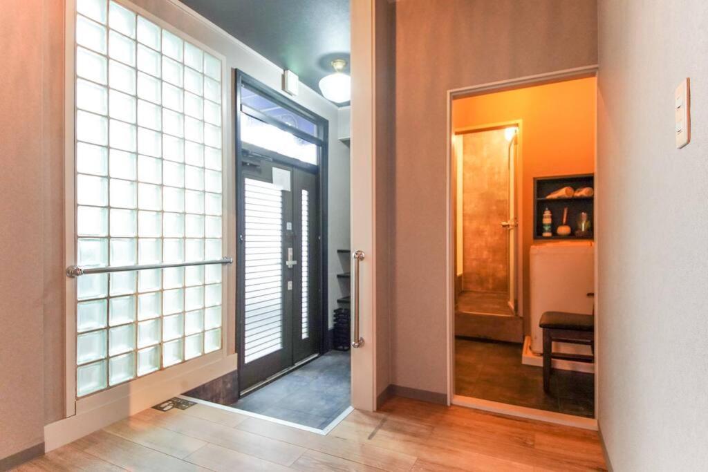 Sanacion Namba 難波千日前の5Ldk120平米 駅徒歩2分 広々バルコニーでバーベキューも可能 Apartment Osaka Bagian luar foto