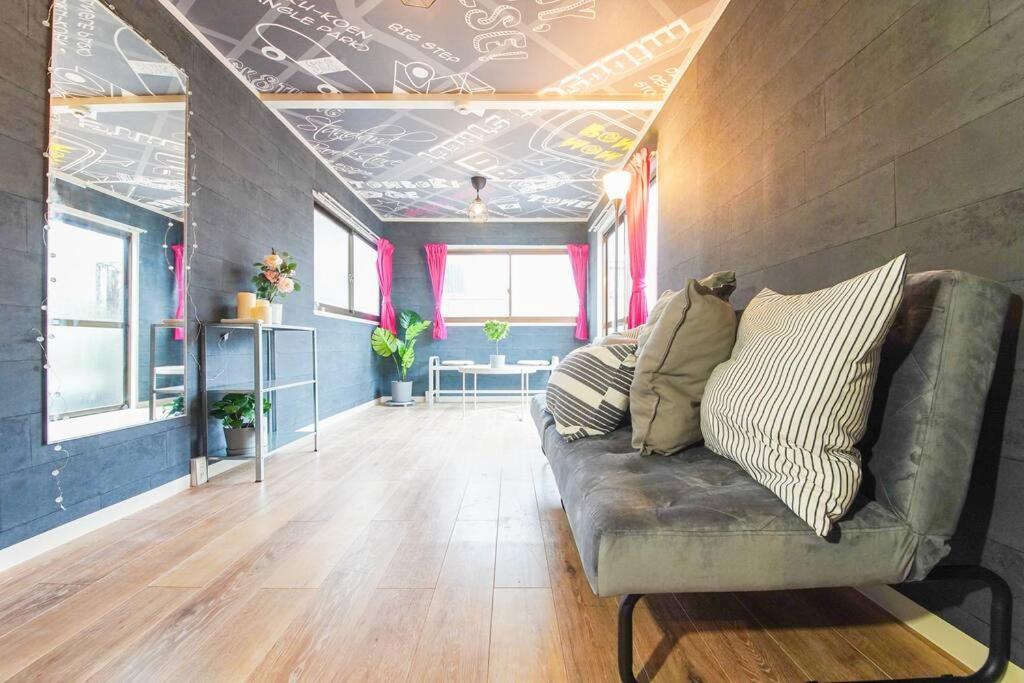 Sanacion Namba 難波千日前の5Ldk120平米 駅徒歩2分 広々バルコニーでバーベキューも可能 Apartment Osaka Bagian luar foto
